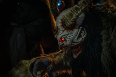 Krampus. Noel şeytanları. San Nicolo 'yu bekliyorum.