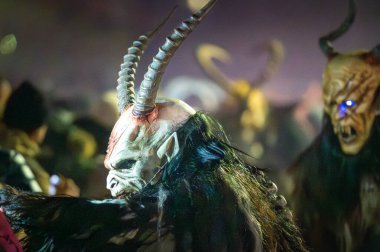 Krampus. Noel şeytanları. San Nicolo 'yu bekliyorum.