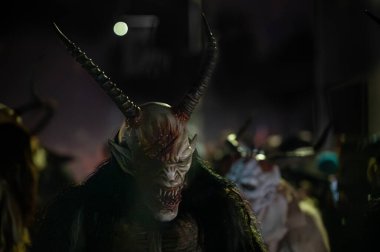 Krampus. Noel şeytanları. San Nicolo 'yu bekliyorum.