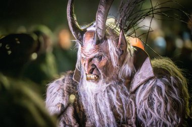 Krampus. Noel şeytanları. San Nicolo 'yu bekliyorum.