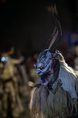 Krampus. Noel şeytanları. San Nicolo 'yu bekliyorum.