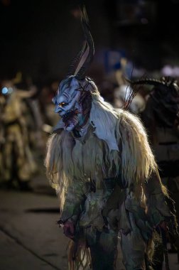 Krampus. Noel şeytanları. San Nicolo 'yu bekliyorum.