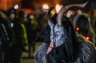 Krampus. Noel şeytanları. San Nicolo 'yu bekliyorum.