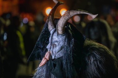 Krampus. Noel şeytanları. San Nicolo 'yu bekliyorum.