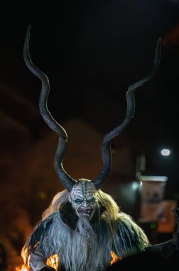 Krampus. Noel şeytanları. San Nicolo 'yu bekliyorum.