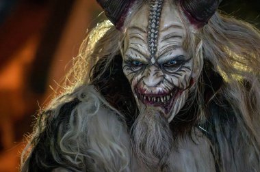 Krampus. Noel şeytanları. San Nicolo 'yu bekliyorum.