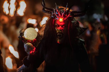 Krampus. Noel şeytanları. San Nicolo 'yu bekliyorum.