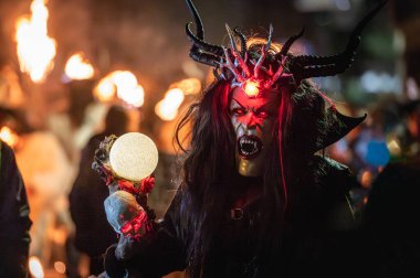 Krampus. Noel şeytanları. San Nicolo 'yu bekliyorum.