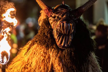 Krampus. Noel şeytanları. San Nicolo 'yu bekliyorum.