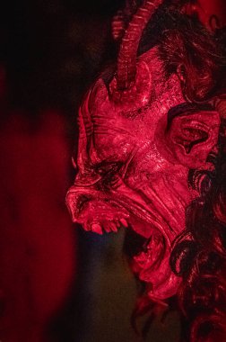 Krampus. Noel şeytanları. San Nicolo 'yu bekliyorum.