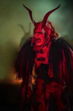 Krampus. Noel şeytanları. San Nicolo 'yu bekliyorum.