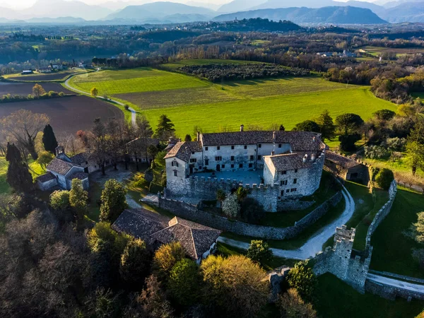 Schilderachtig Uitzicht Prachtig Middeleeuws Kasteel Italië — Stockfoto