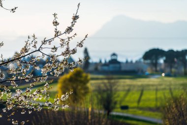 İtalya 'daki güzel ortaçağ şatosunun manzarası