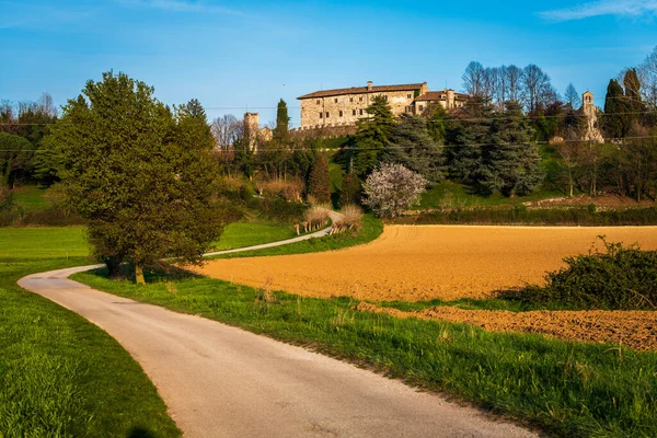 意大利美丽的中世纪城堡的风景 — 图库照片
