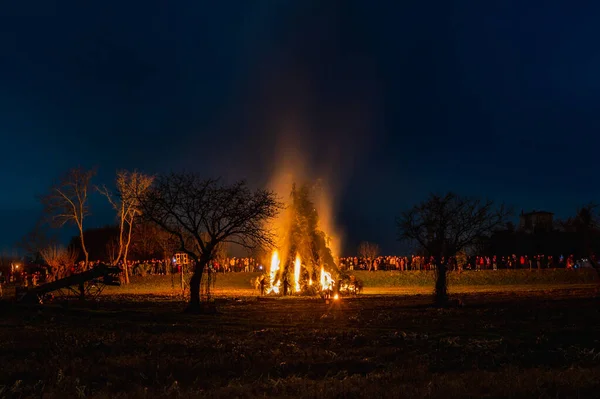 フリウリの伝統のエピファニーの火 — ストック写真