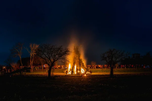 フリウリの伝統のエピファニーの火 — ストック写真