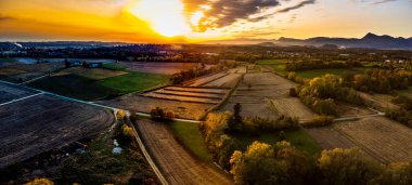 Villafredda 'nın antik köyünün manzaralı görüntüleri. Friuli.