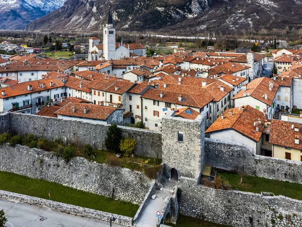 Vanuit Lucht Uitzicht Oude Stad Venzone Omgeven Door Stenen Muren — Stockfoto