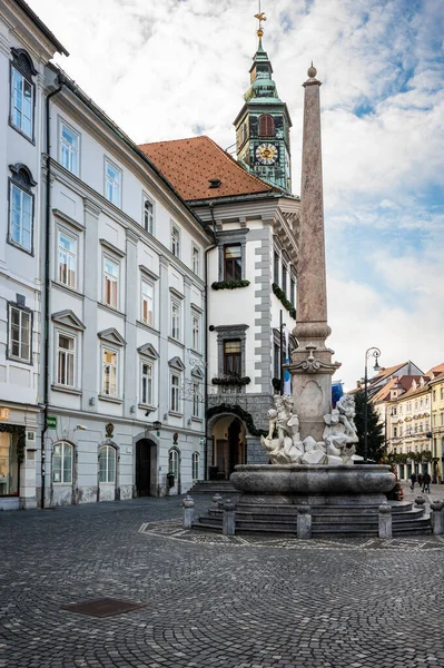 Slovenya, Ljubljana - 27 Aralık 2022: Slovenya 'nın başkenti Ljubljana' nın manzaralı çekimi