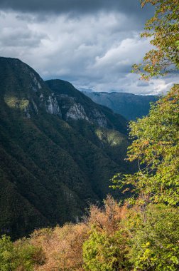 Natisone Vadisi, İtalya 'nın güzel doğasının manzarası.