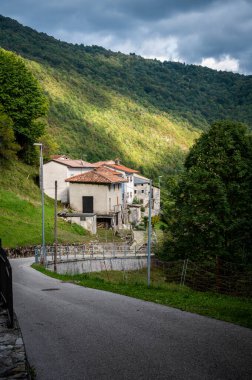 İtalya 'nın Natisone Vadisi kırsal alanının manzaralı görüntüleri