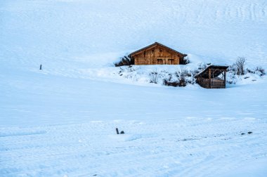 Val Aurina 'nın kar altında, Ahrn Vadisi, Güney Tyrol, İtalya' nın manzaralı ve büyüleyici güzellikleri.