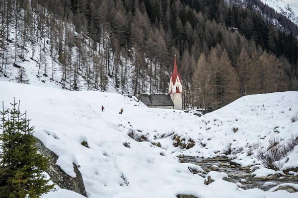 Belle Église Antique Dans Les Montagnes Enneigées Val Aurina Italie — Photo
