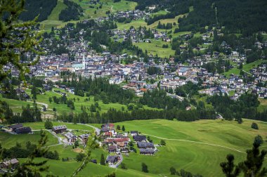 Cortina Dolomitlerinin nefes kesici manzarası. İtalya