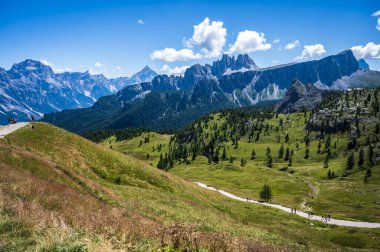 Cortina Dolomitlerinin nefes kesici manzarası. İtalya