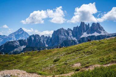 Cortina Dolomitlerinin nefes kesici manzarası. İtalya