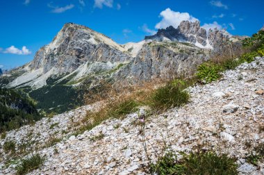 Cortina Dolomitlerinin nefes kesici manzarası. İtalya