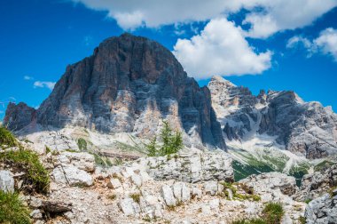 Cortina Dolomitlerinin nefes kesici manzarası. İtalya