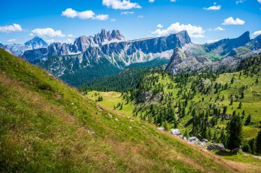 Cortina Dolomitlerinin nefes kesici manzarası. İtalya