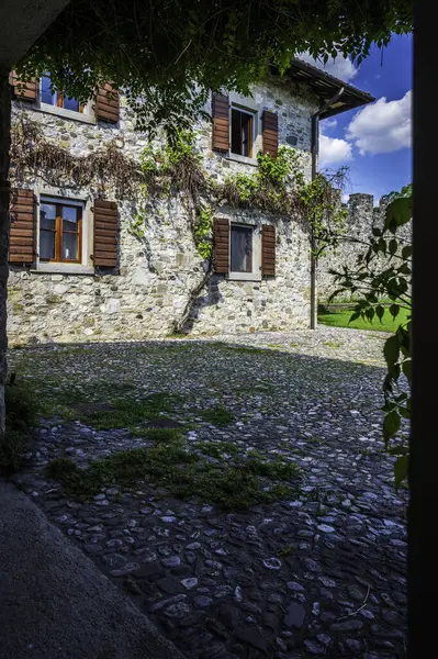 Замок Кассакко Летом — стоковое фото
