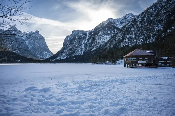 Toblacher See Schatztruhe Unter Den Dolomiten Winterliche Atmosphäre — Stockfoto