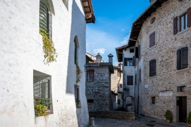 İtalya 'nın Friuli-Venezia Giulia kentindeki Valvasone şehrine bir göz atalım.