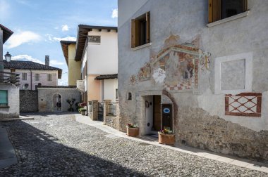 İtalya 'nın Friuli-Venezia Giulia kentindeki Valvasone şehrine bir göz atalım.