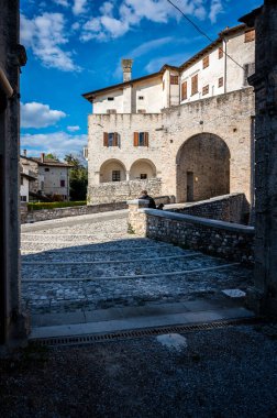 İtalya 'nın Friuli-Venezia Giulia kentindeki Valvasone şehrine bir göz atalım.