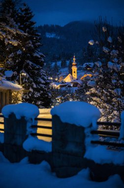 Şiddetli bir kar yağışı sonrasında Tarvisio turizm beldesi