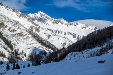 Valle Aurina vadisinin karlı manzarası