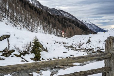 Valle Aurina vadisinin karlı manzarası