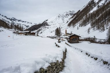 Valle Aurina vadisinin karlı manzarası