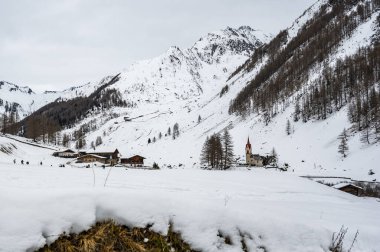 Valle Aurina vadisinin karlı manzarası