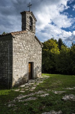 Natisone vadilerinde popüler mimari ve doğanın cazibesi. Cividale del Friuli