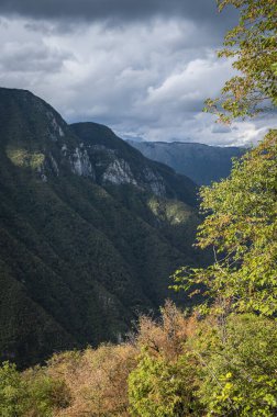 Natisone vadilerinde popüler mimari ve doğanın cazibesi. Cividale del Friuli