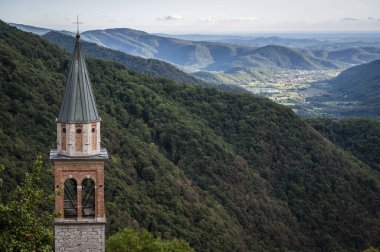 Natisone vadilerinde popüler mimari ve doğanın cazibesi. Cividale del Friuli