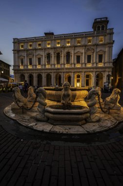 Bergamo, İtalya 'da güzel tarihi mimari