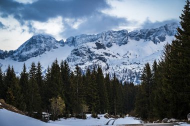 Canin ve Montasio dağlarında bahar karı