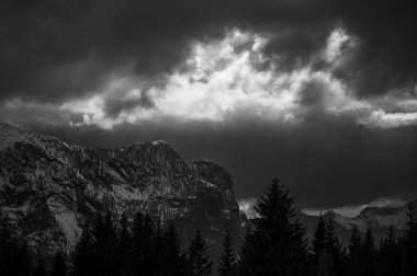 Canin ve Montasio dağlarında bahar karı