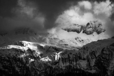 Canin ve Montasio dağlarında bahar karı